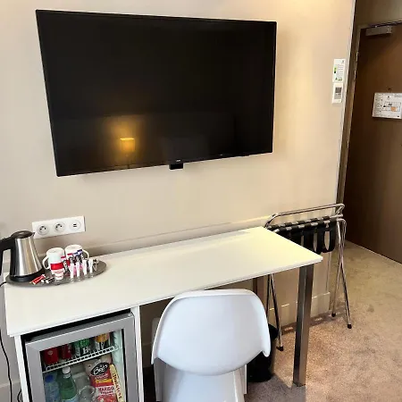 Paris-auteuil By Ihg 3* Parigi