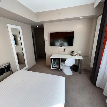 Paris-auteuil By Ihg Hotel Parigi