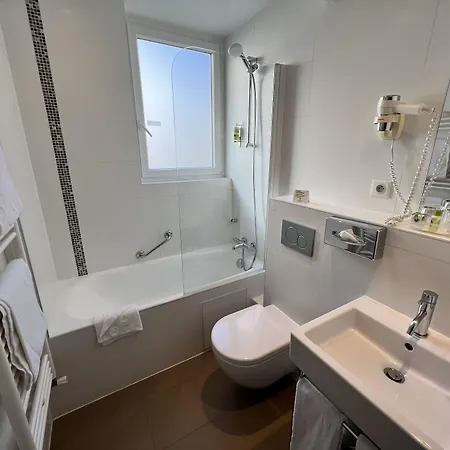 Paris-auteuil By Ihg 3* Parigi