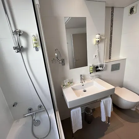 Paris-auteuil By Ihg 3* Parigi